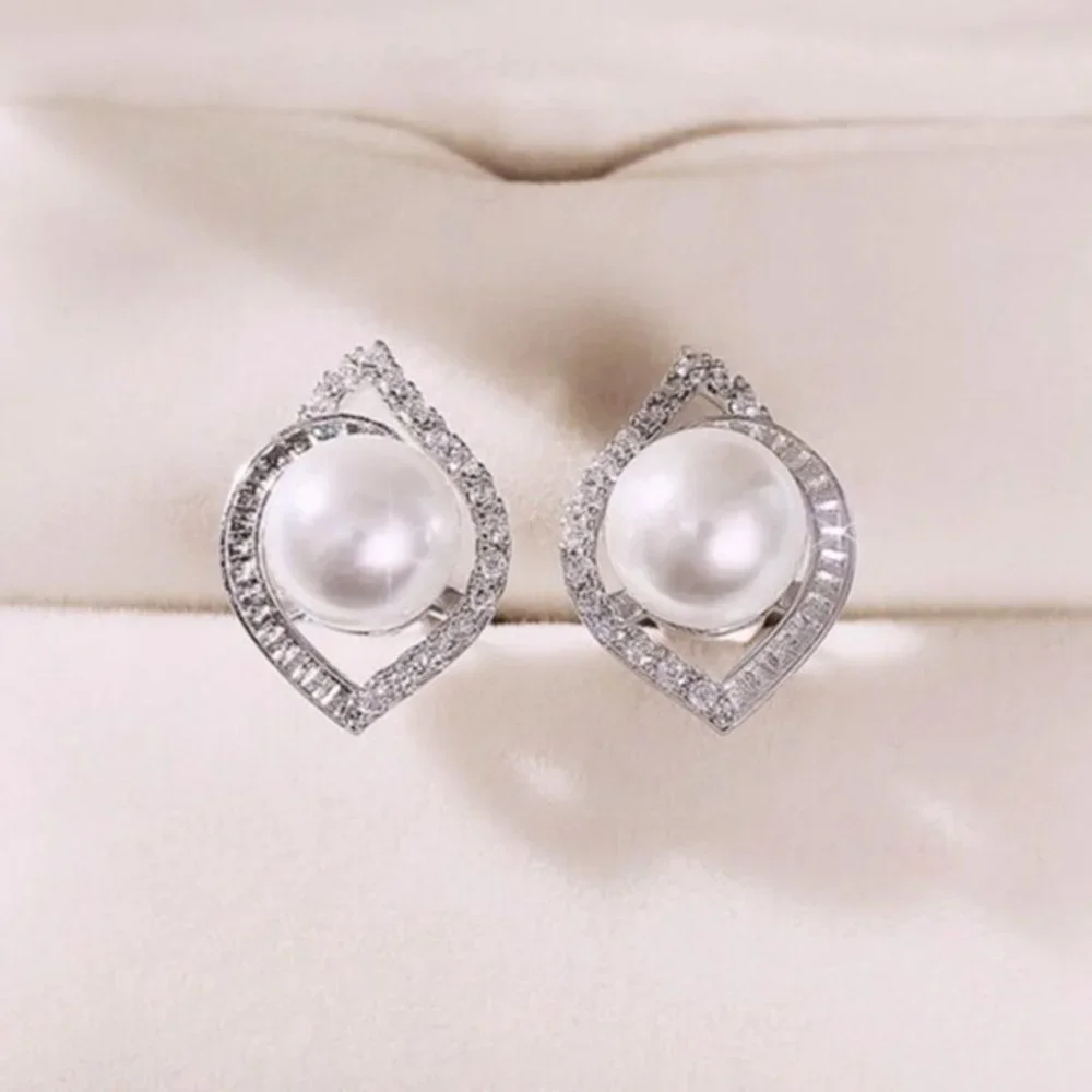 New Gorgeous 925 Silver Sim. Diamond Cultured Pearl Studs